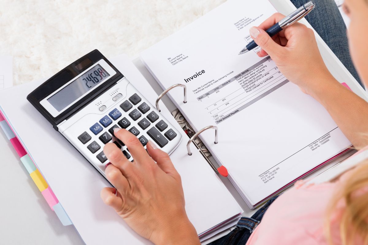 A picture of someone calculating something.