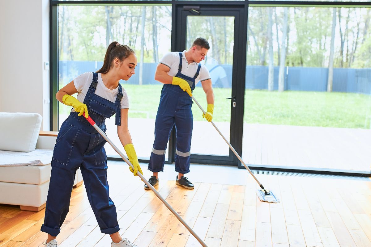 A picture of cleaners.