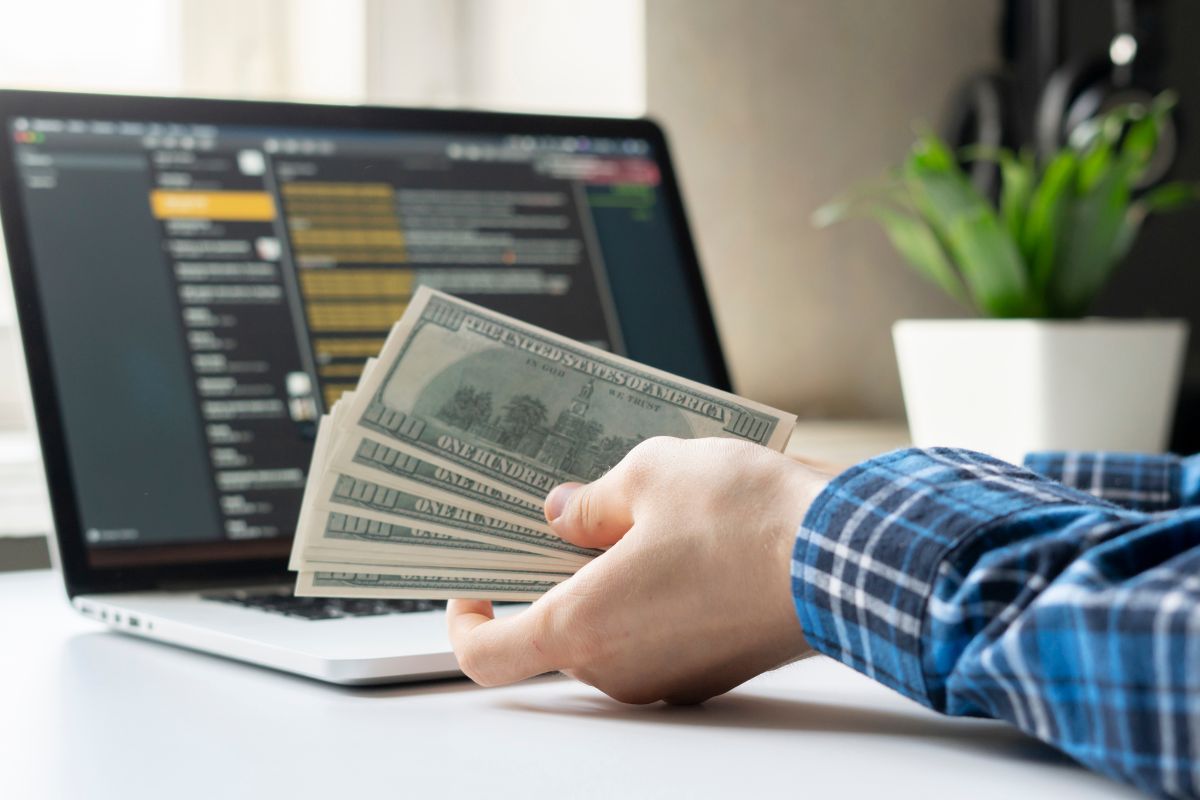 A picture of someone doing online side hustles.