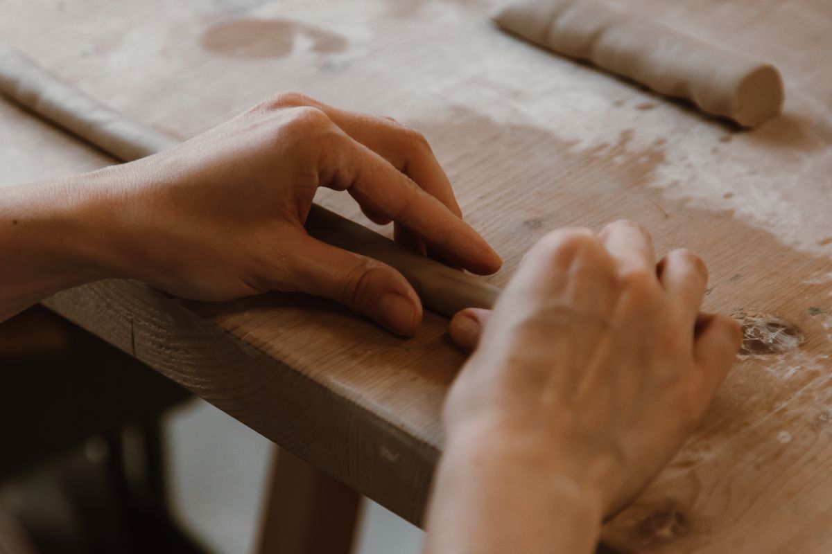 A picture of someone doing handicrafts.