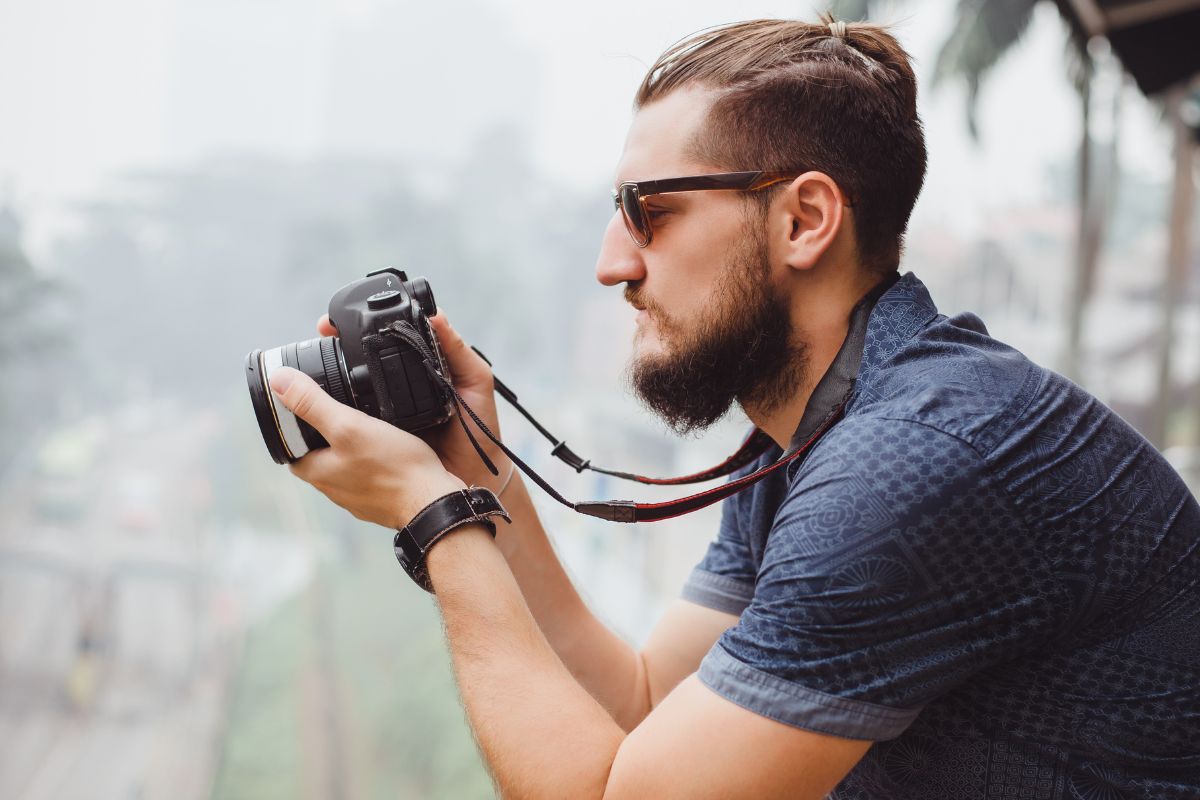 A picture of a photographer.