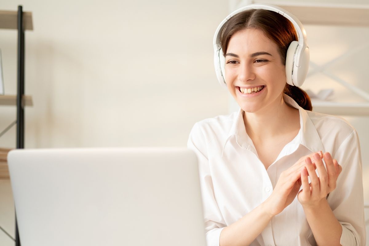 A picture of an online coach.