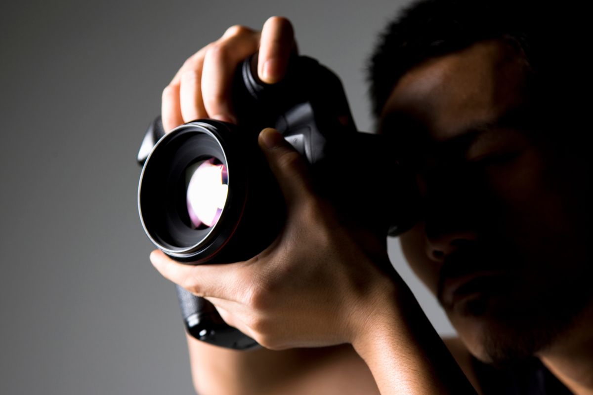 A picture of a photographer.