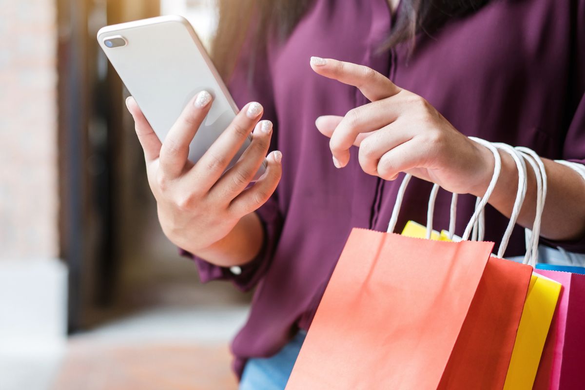 A picture of a shopper.