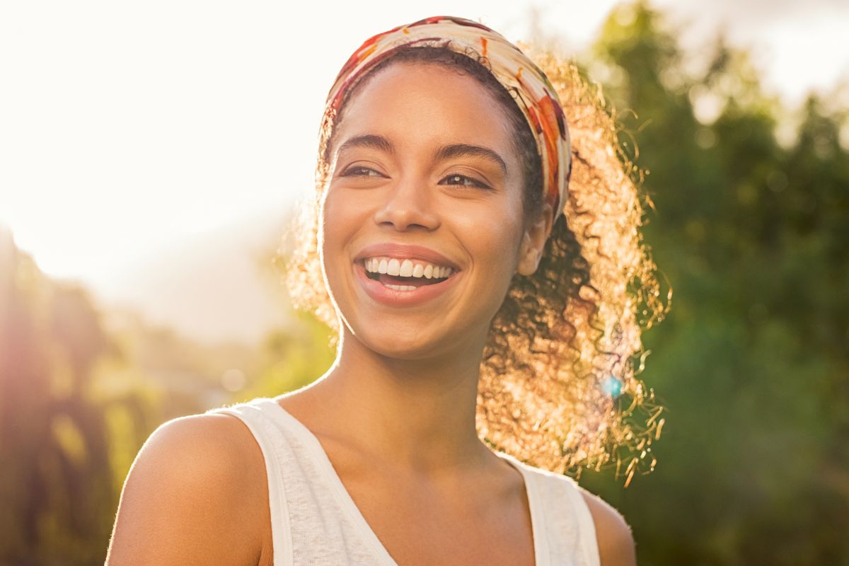 A picture of a smiling woman.