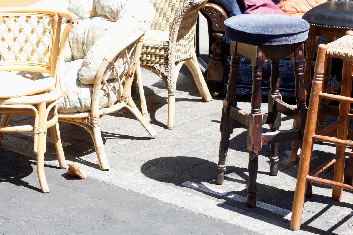 A picture of unused furniture.