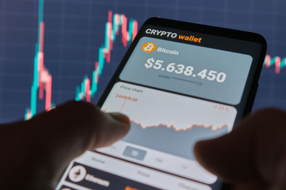 A picture of someone trading crypto.