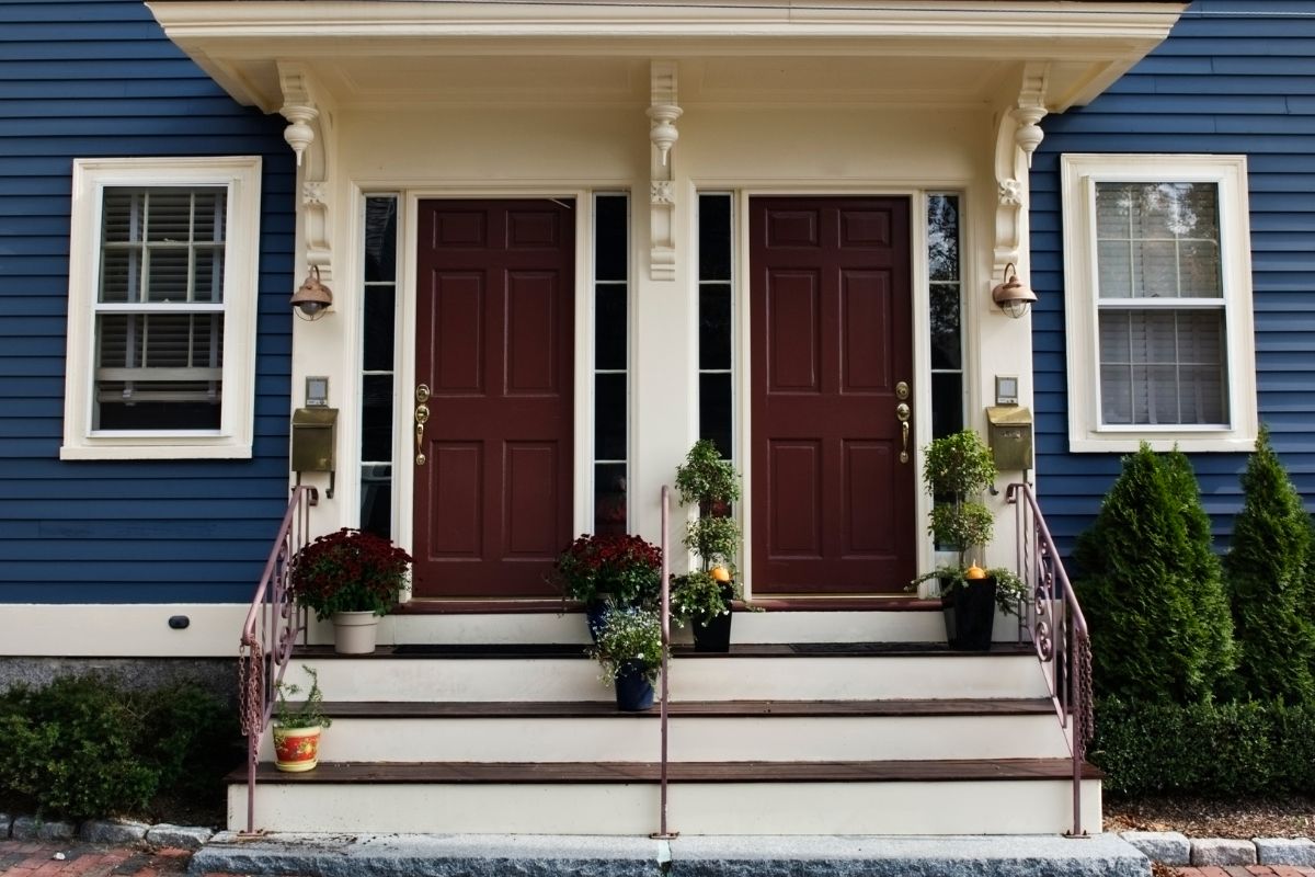 A picture of a good doorway.