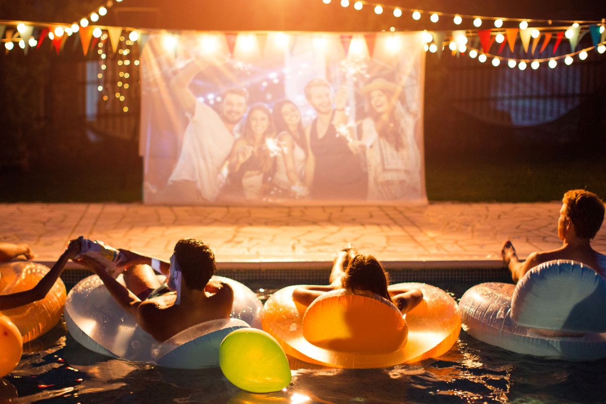 A picture of teens watching something.