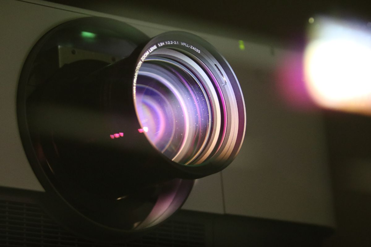 A picture of a projector.