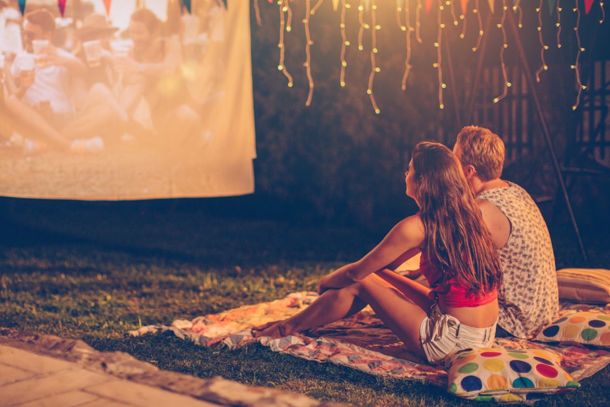 A picture of a couple watching a movie.