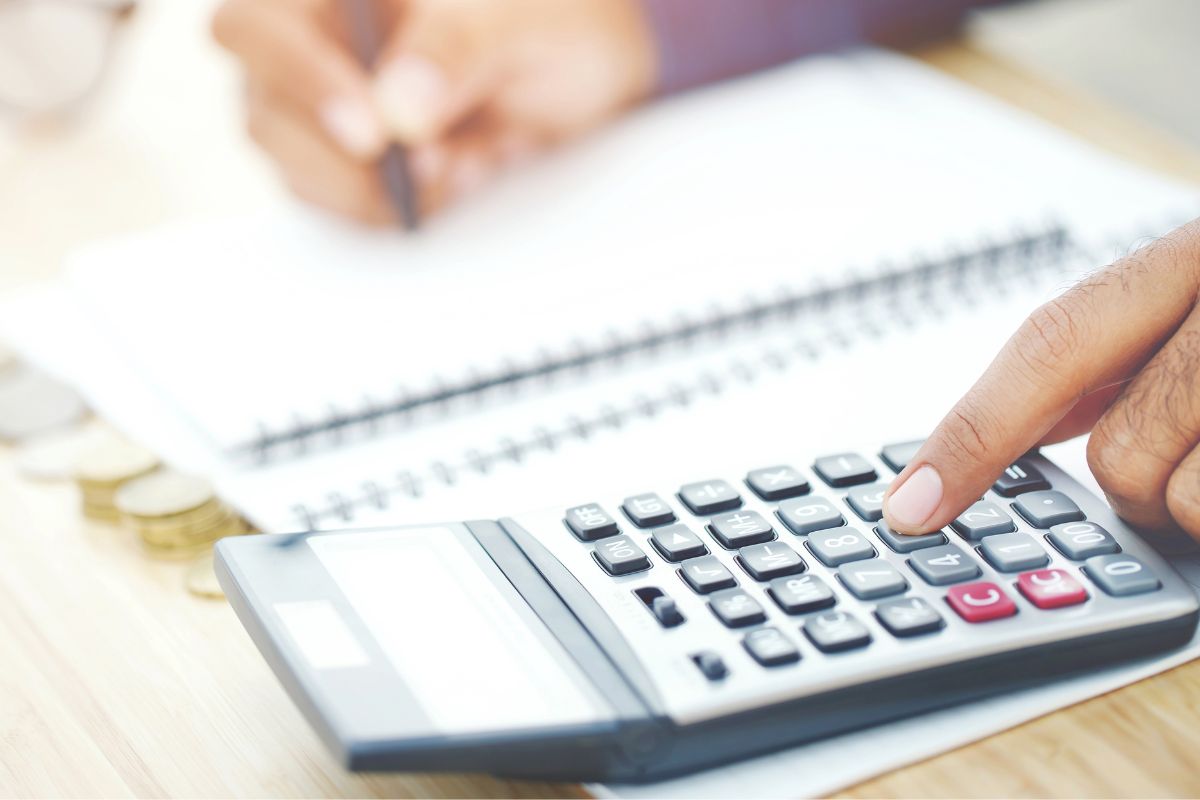 A picture of calculating something.