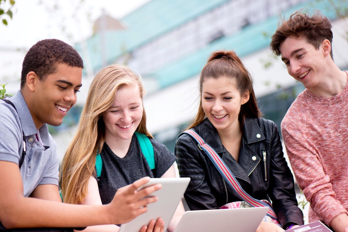 A picture of teenagers.