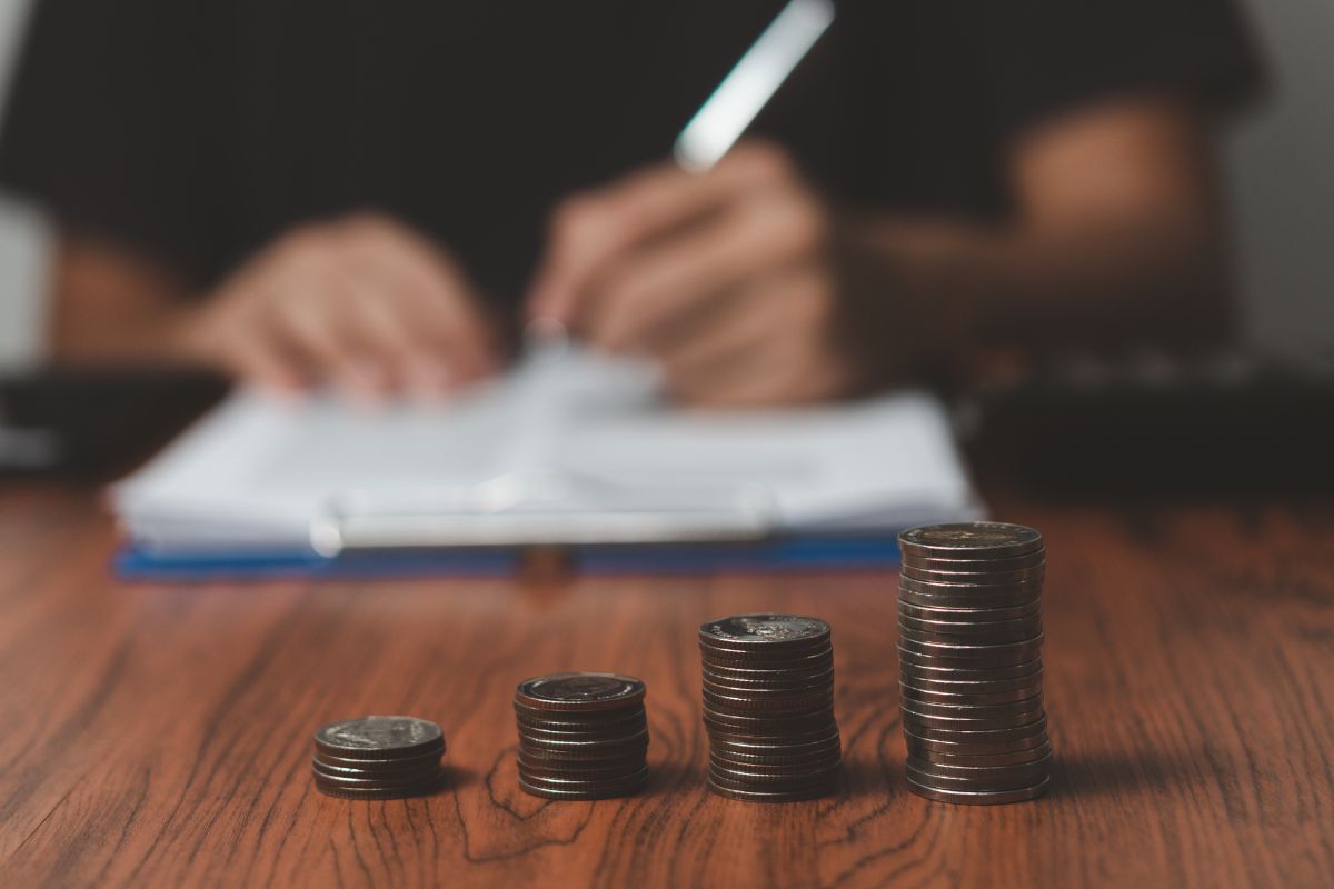 A picture of coin piles getting higher as prices get higher.