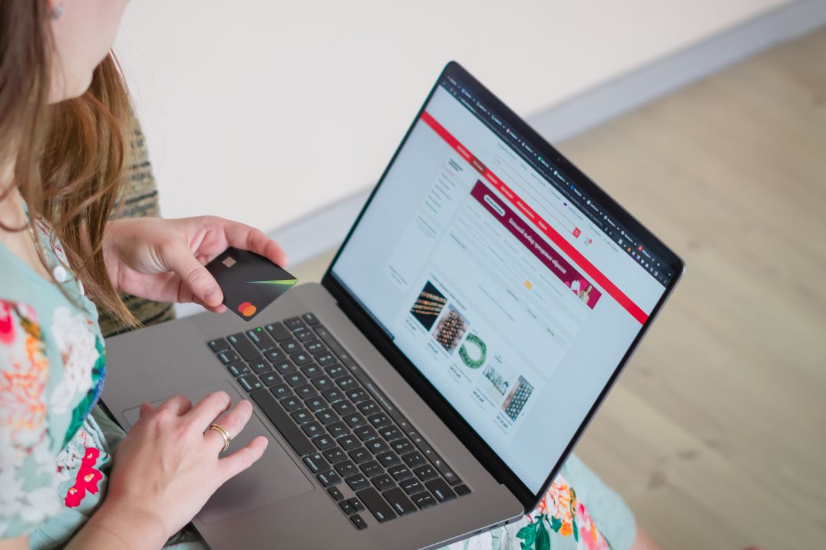 A picture of someone doing online shopping.
