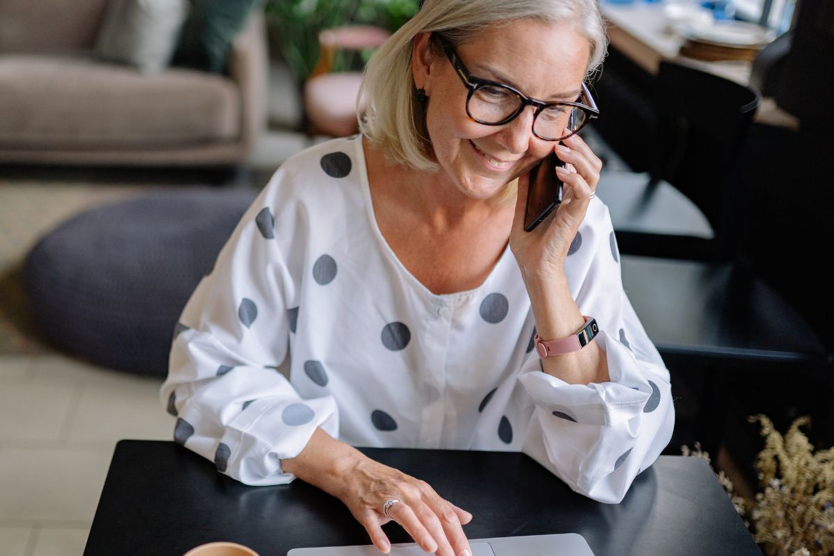 A picture of someone calling.