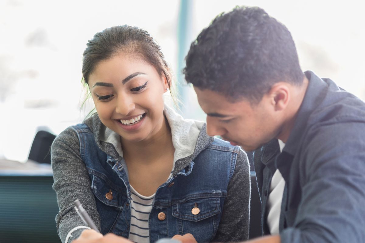 A picture of someone tutoring her classmate.