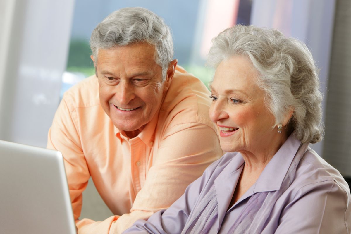 A picture of an elderly couple researching something.