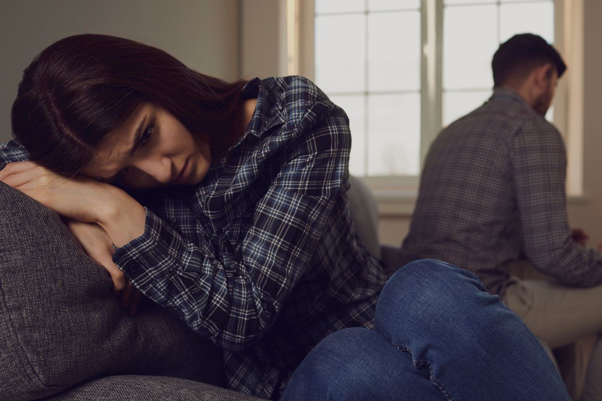 A picture of a broken couple.