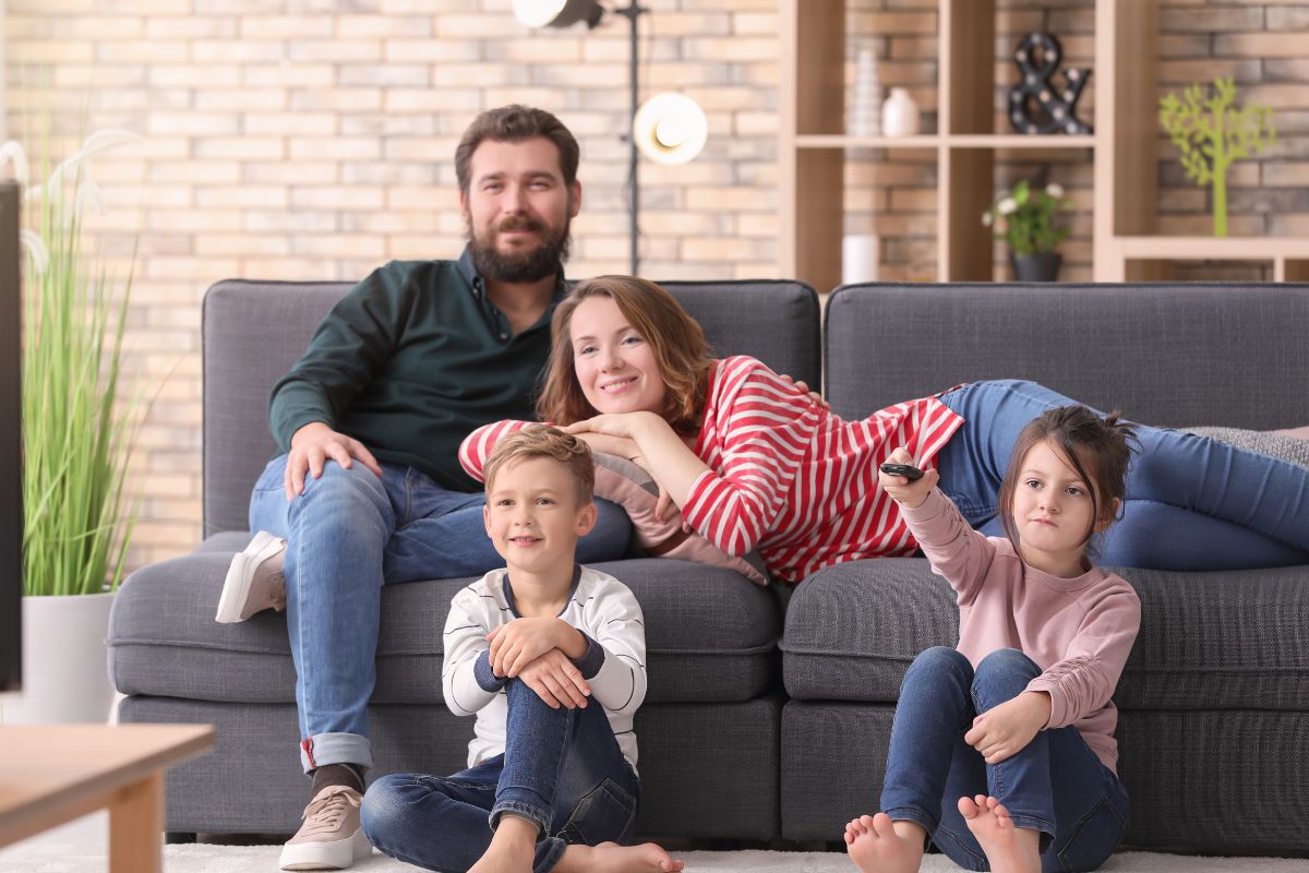 A picture shows a family enjoying the movie at home.