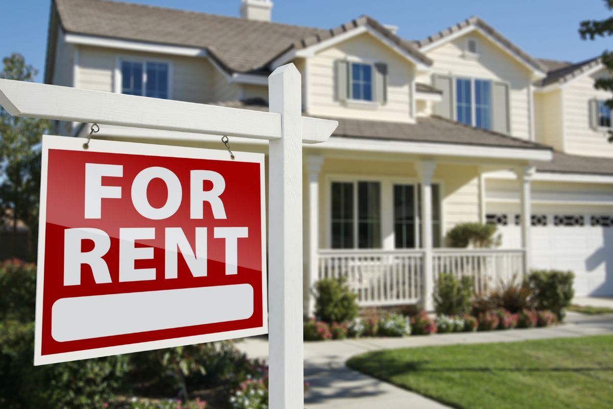 An image tells about a house for rent.