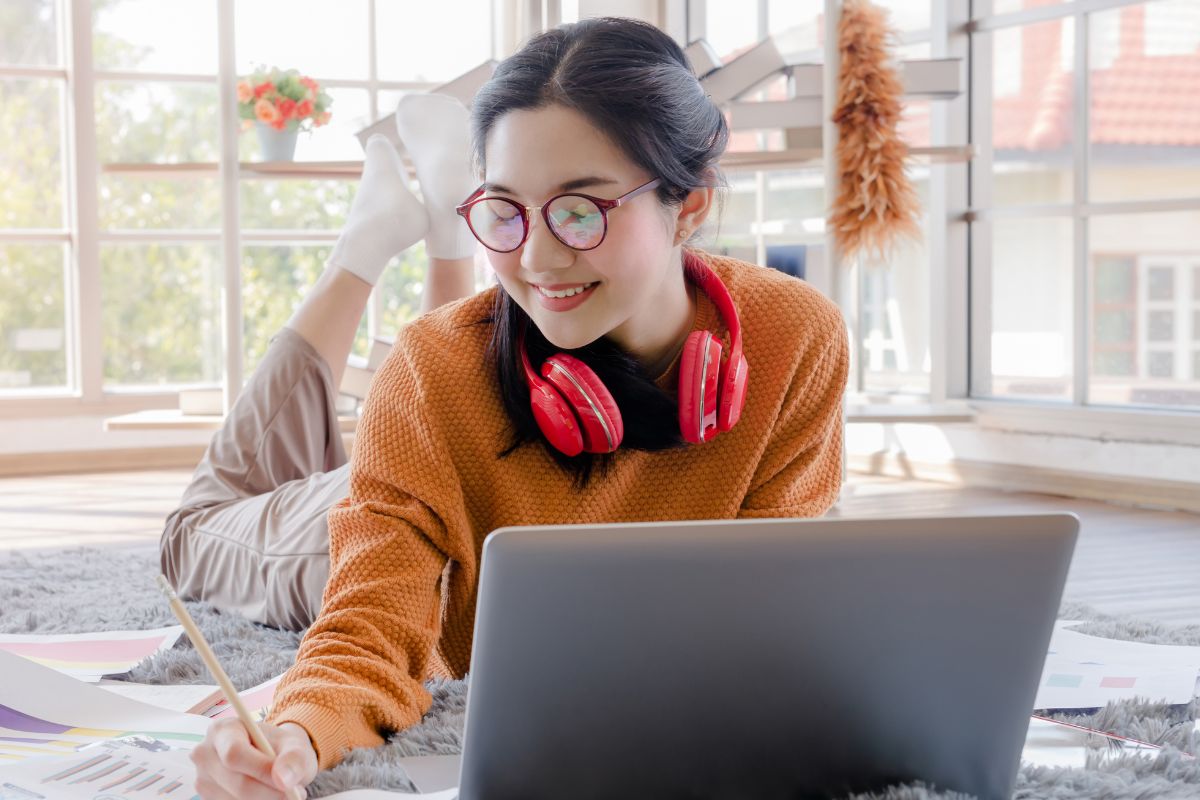 A picture of a teen taking notes.