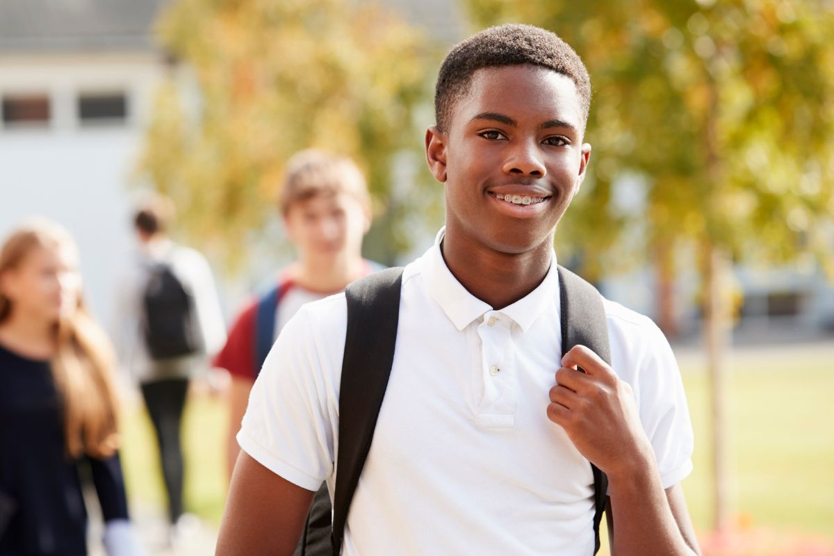 A picture of a teen smiling.