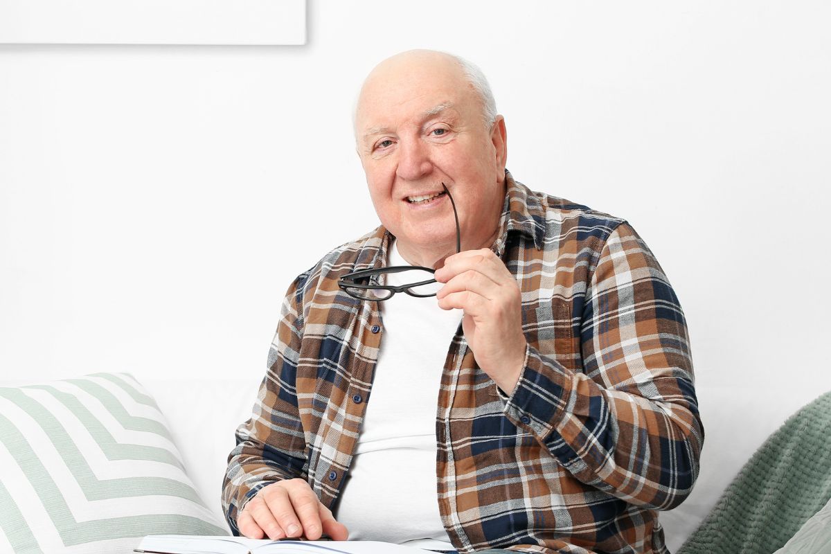 A picture of an elderly man.