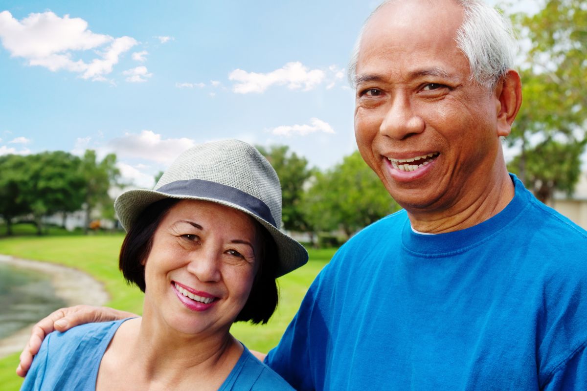 A picture of an elderly couple.