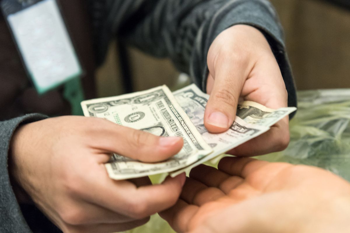 A picture of someone getting cash as change.