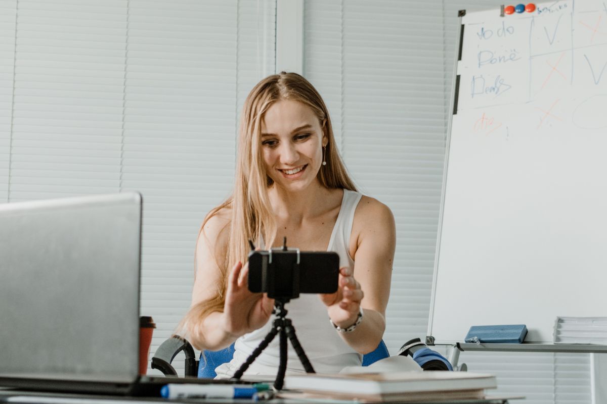 A picture of a teen streaming something.