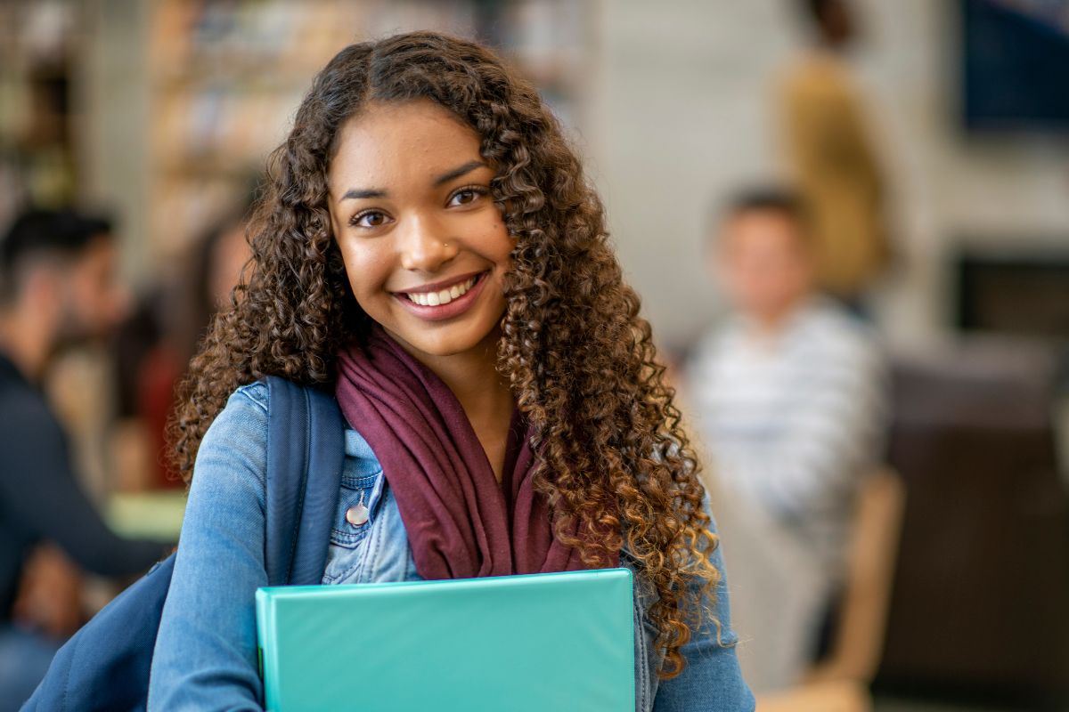 A picture of a smiling teen.