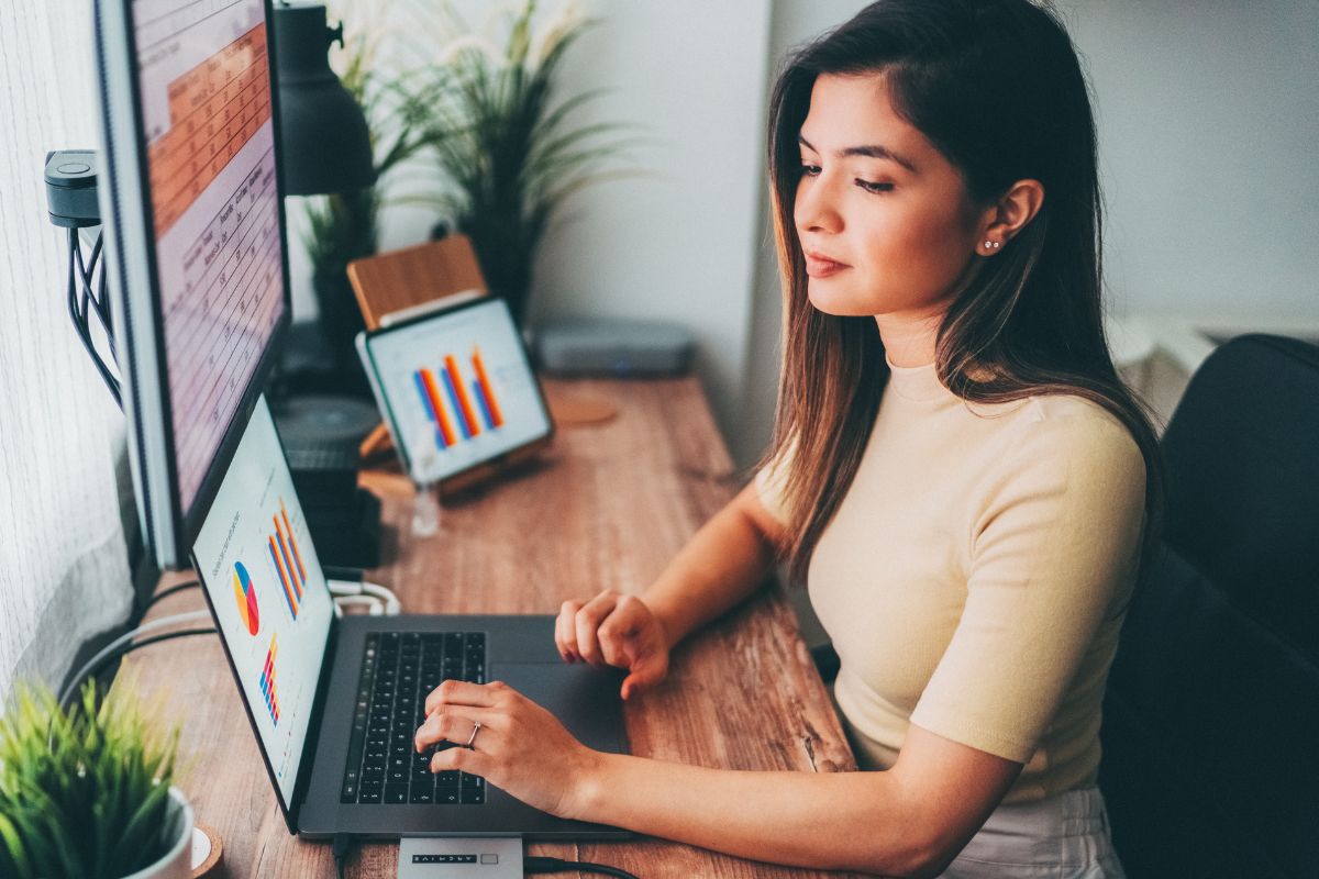 A picture of a freelancer.