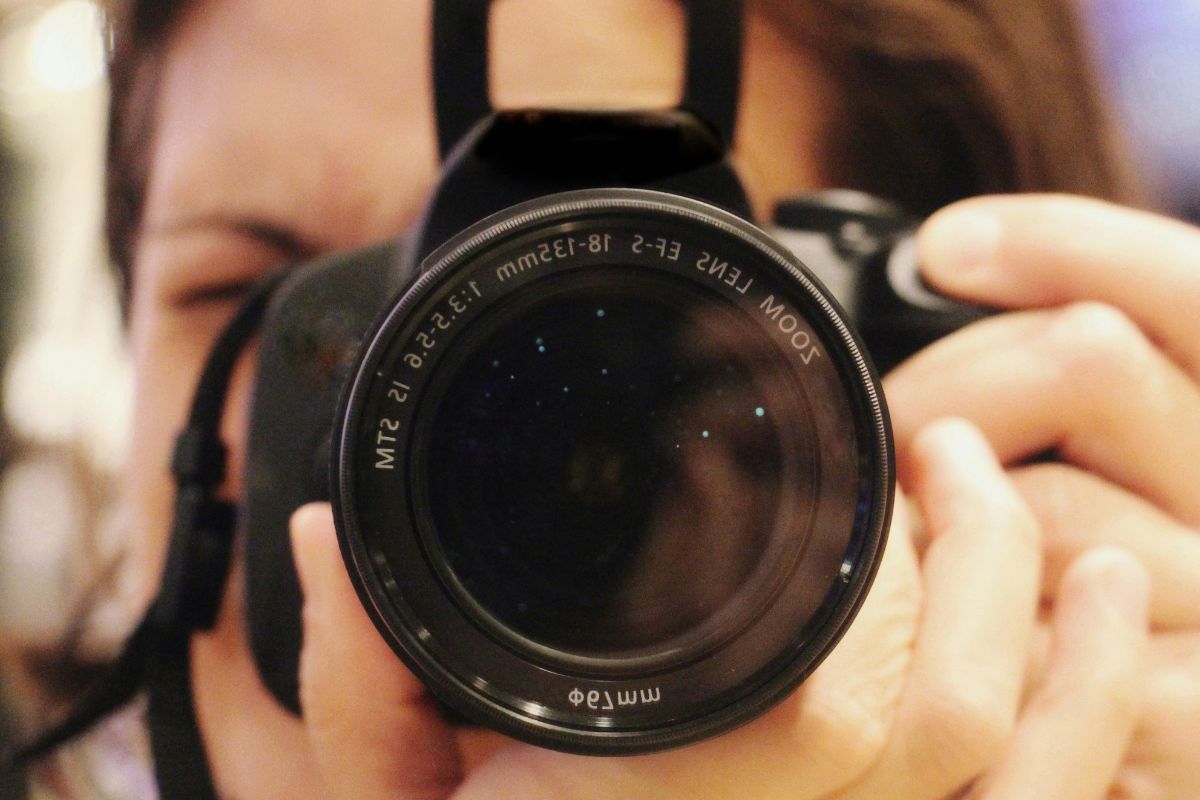 A picture of a photographer.