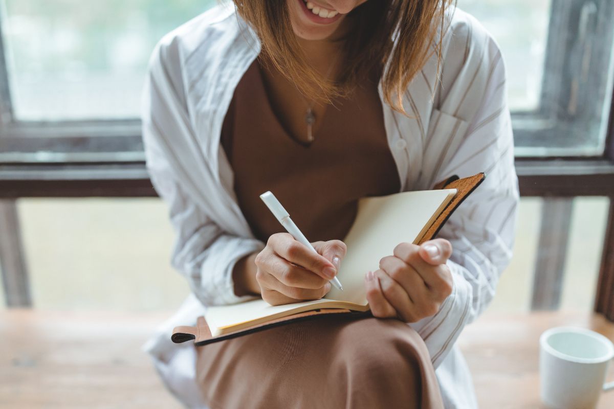 A picture of someone writing.