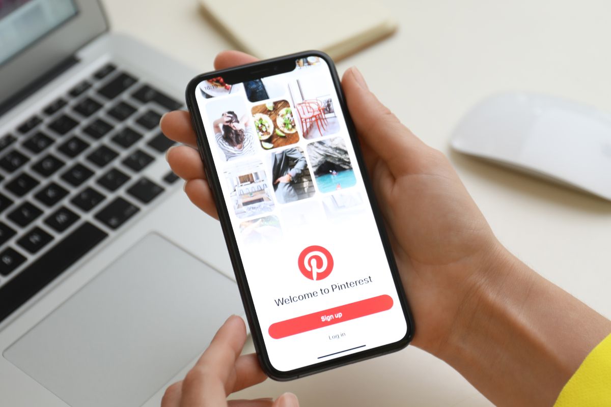 A picture of an iPhone.