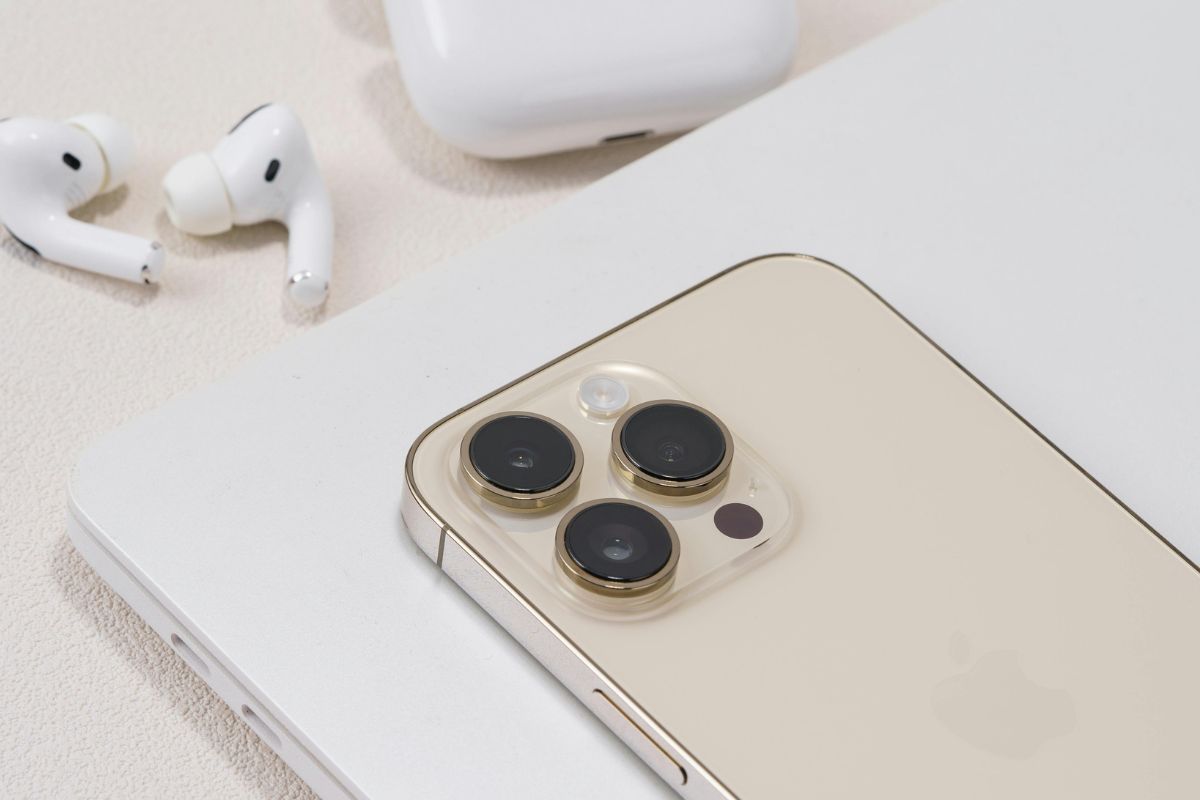 A picture of an iPhone.