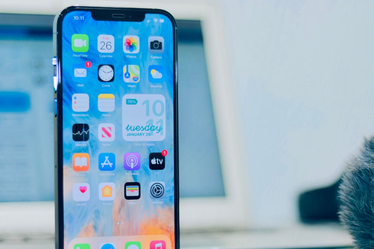 A picture of an iPhone.