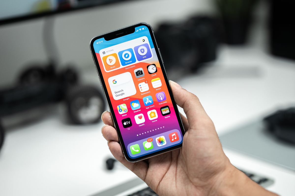 A picture of an iPhone.