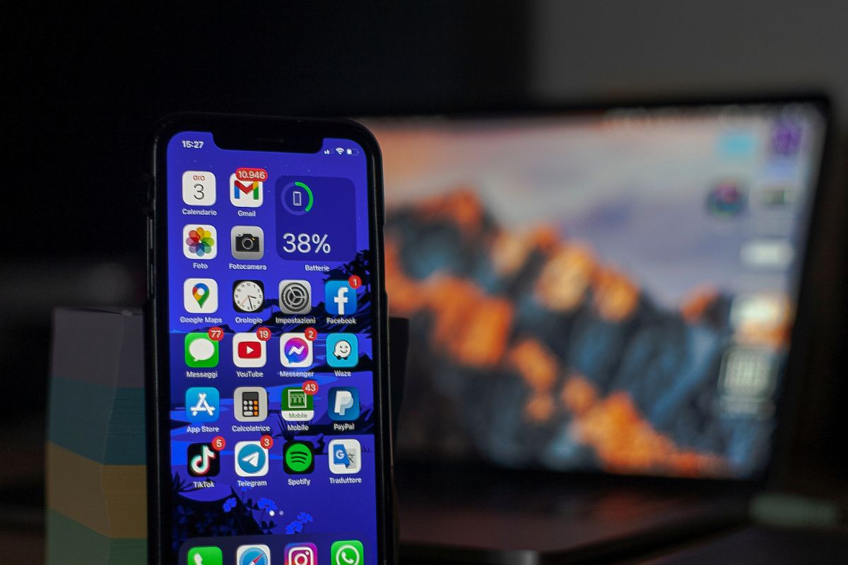 A picture of an iPhone.