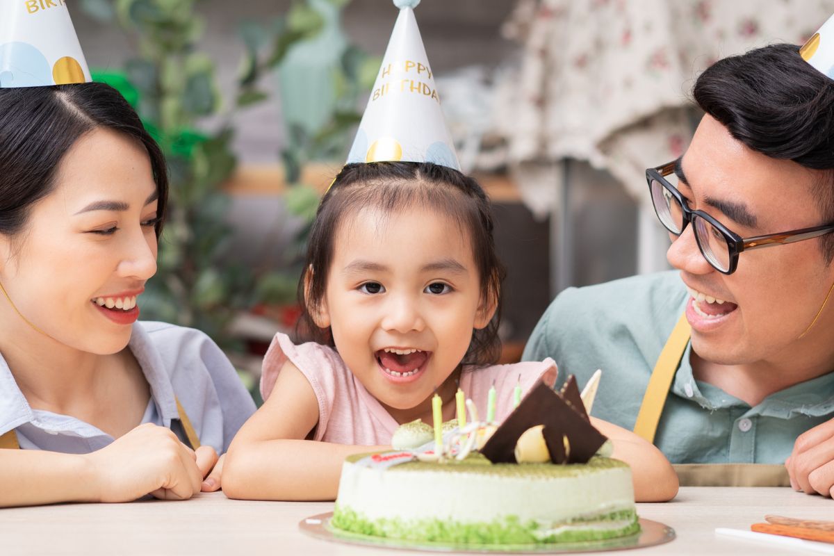 A picture of a birthday party.
