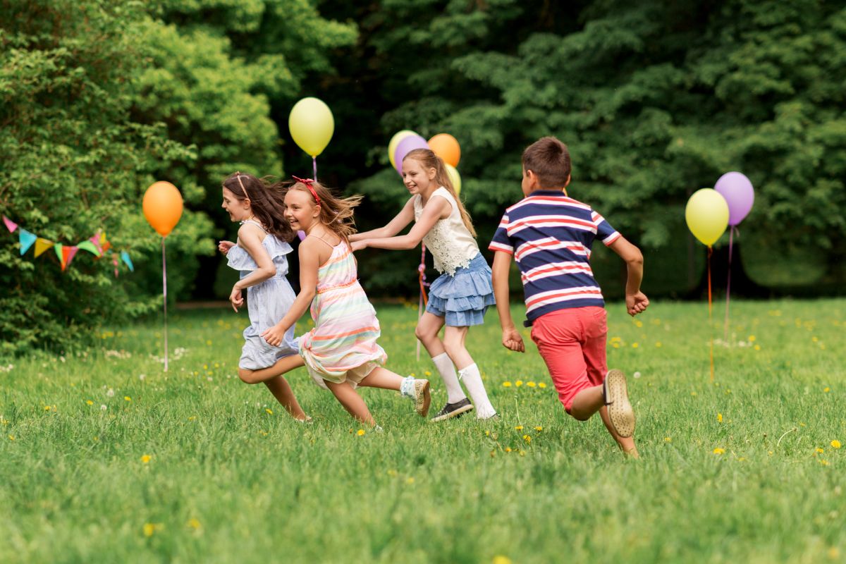 A picture of kids playing.