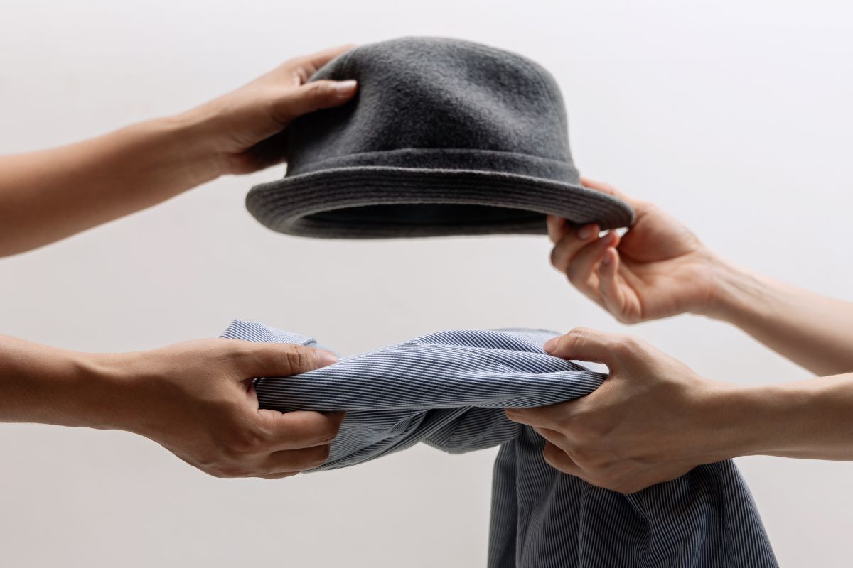 A picture of people swapping things.