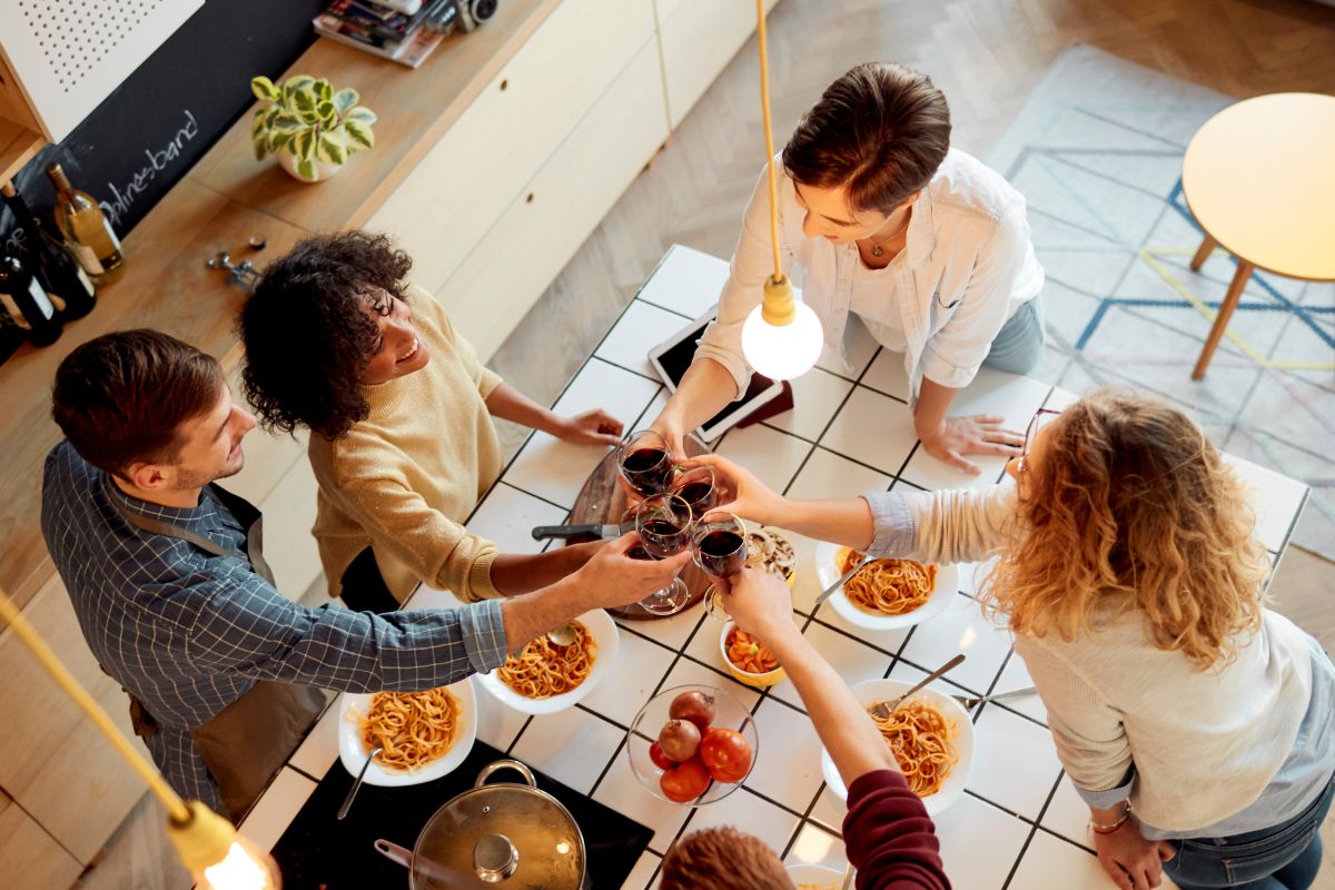 A picture of friends eating at home.