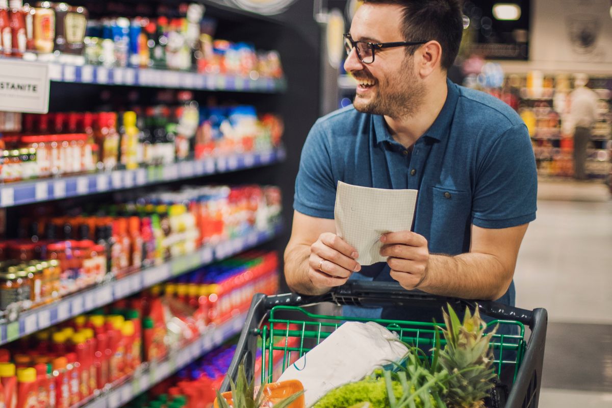 A picture of someone shopping.