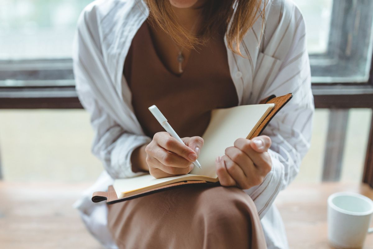 A picture of someone writing.