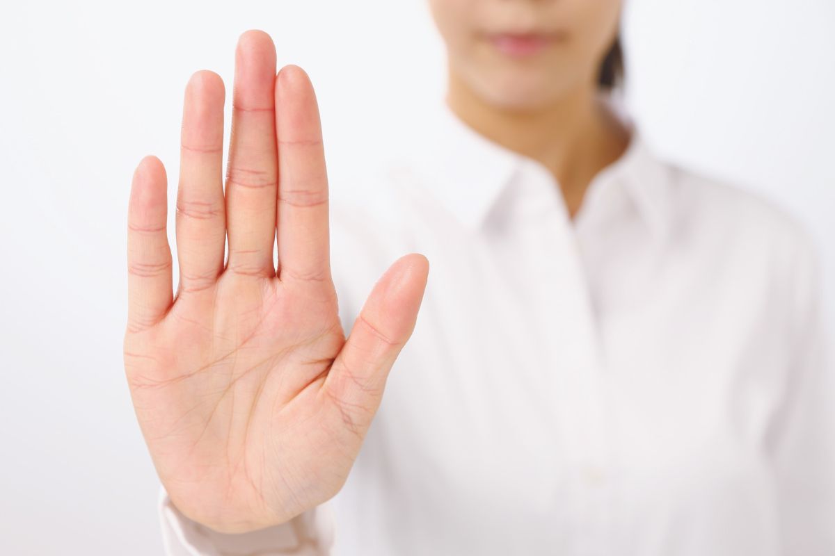 A picture of someone stopping.