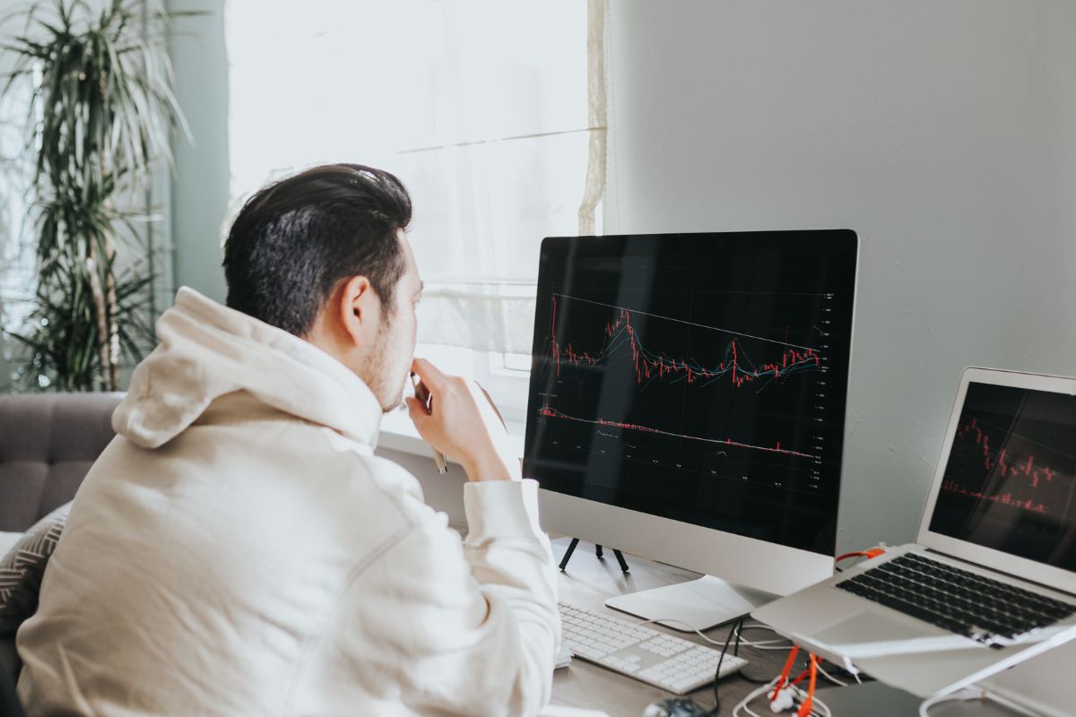 A picture of someone looking at a graph.