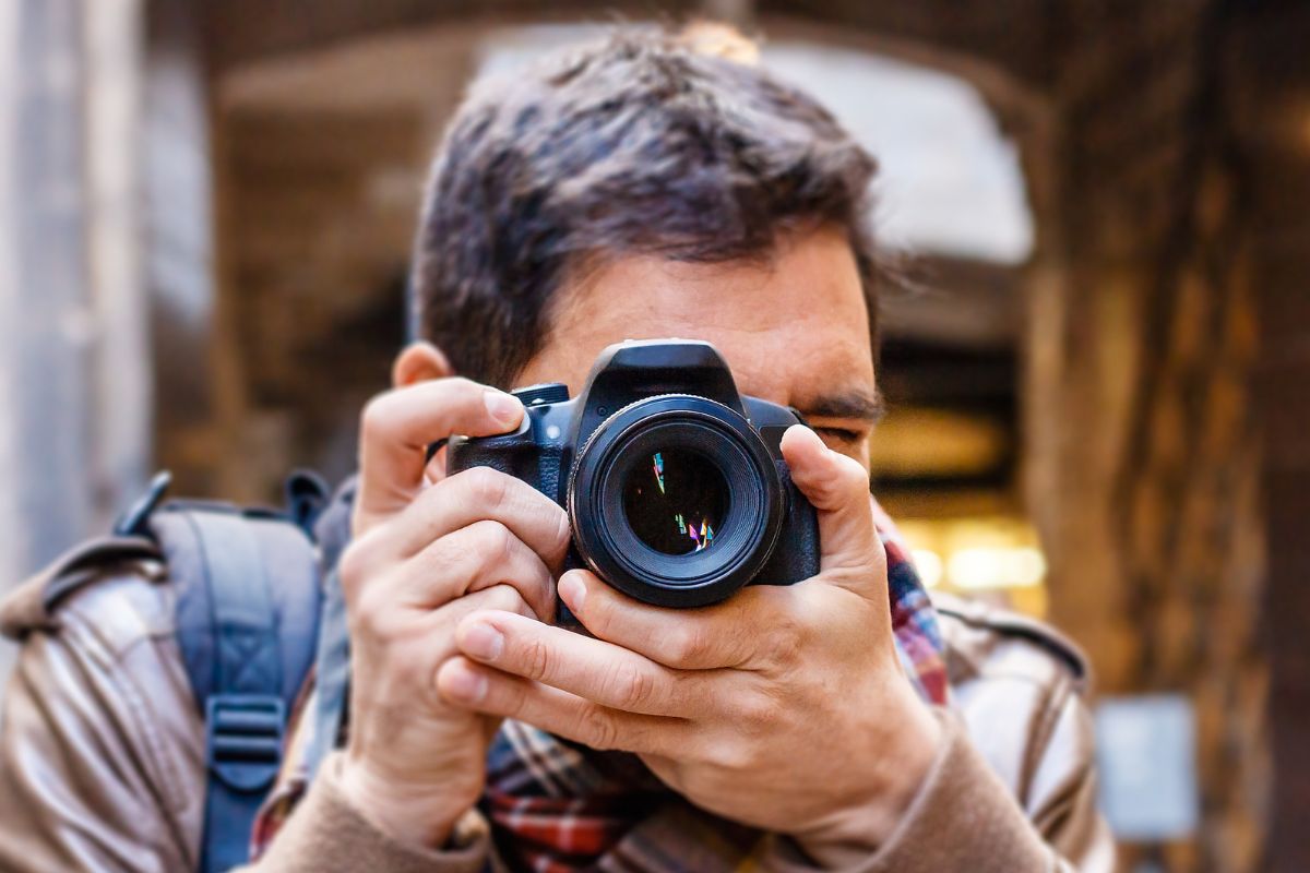 Une image de quelqu'un prenant des photos.