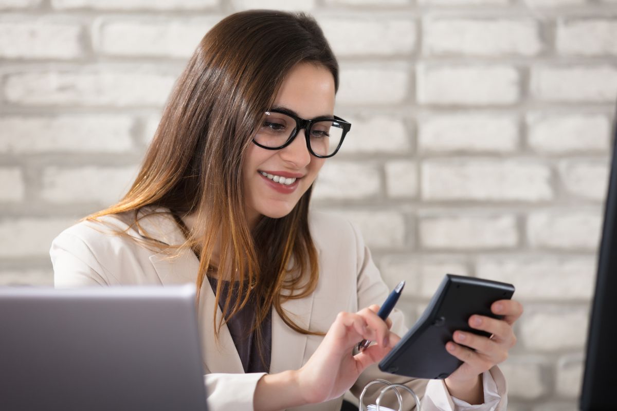 A picture of someone calculating something.